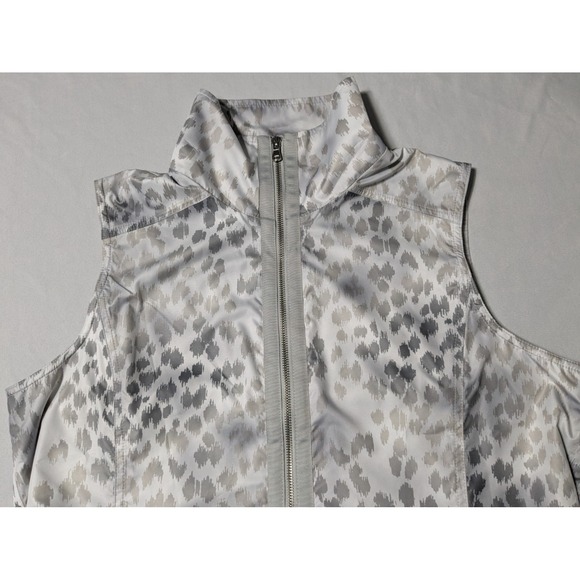 ZENERGY BY CHICO'S Gray Cheetah AOP Lightweight Lined Zip Vest Size 2 (Large 12) - Picture 3 of 16